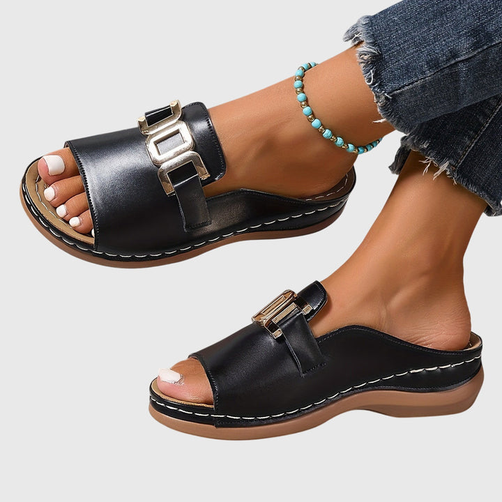 Kat – COZY BUCKLE SANDALS